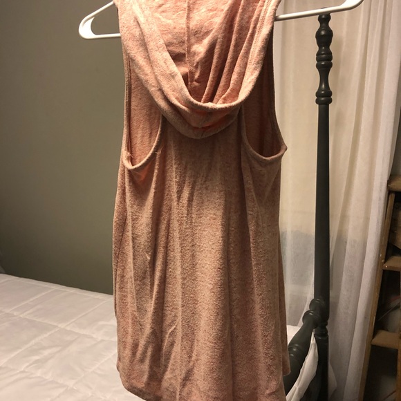 Hooded super light sweatshirt tank top. ☺️ - Picture 2 of 5